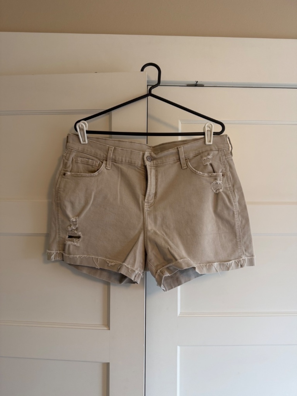 Old Navy Boyfriend Midrise Khaki Jean Short: size 14